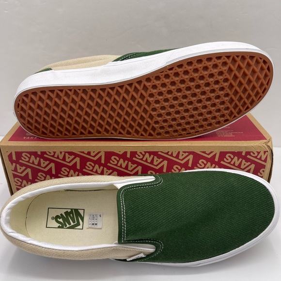 Vans Men’s Classic Slip-On
Twill Turtledove/Green
VN0A5JLXCOB Sneakers - Picture 3 of 16